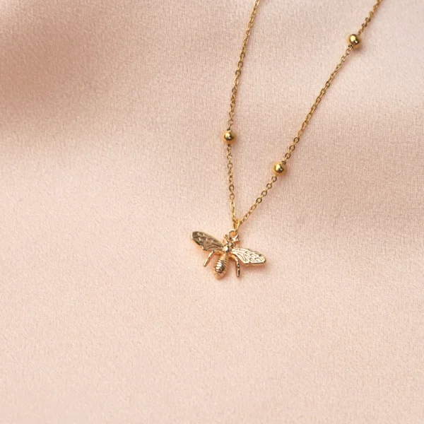 bee halsband närbild